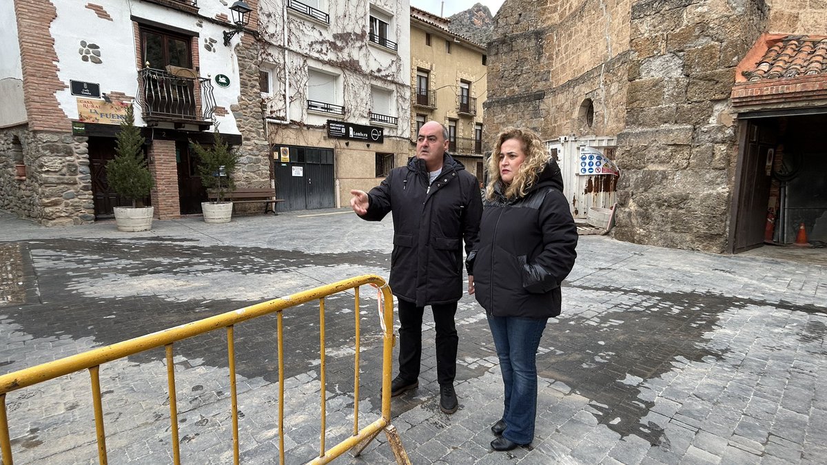 DelegGobRIO's tweet photo. ⛰️“El Gobierno de España tiene especial interés en mejorar la vida en el entorno  rural” @Beatrizarraiz

🚧👷🏻‍♂️Muestra de ello es la inversión de más de 500.000€ en #Arnedillo donde se ha modernizado la red hídrica y el casco antiguo.

➕ https://t.co/RL6TLqFWiO https://t.co/LBt59mSSr7