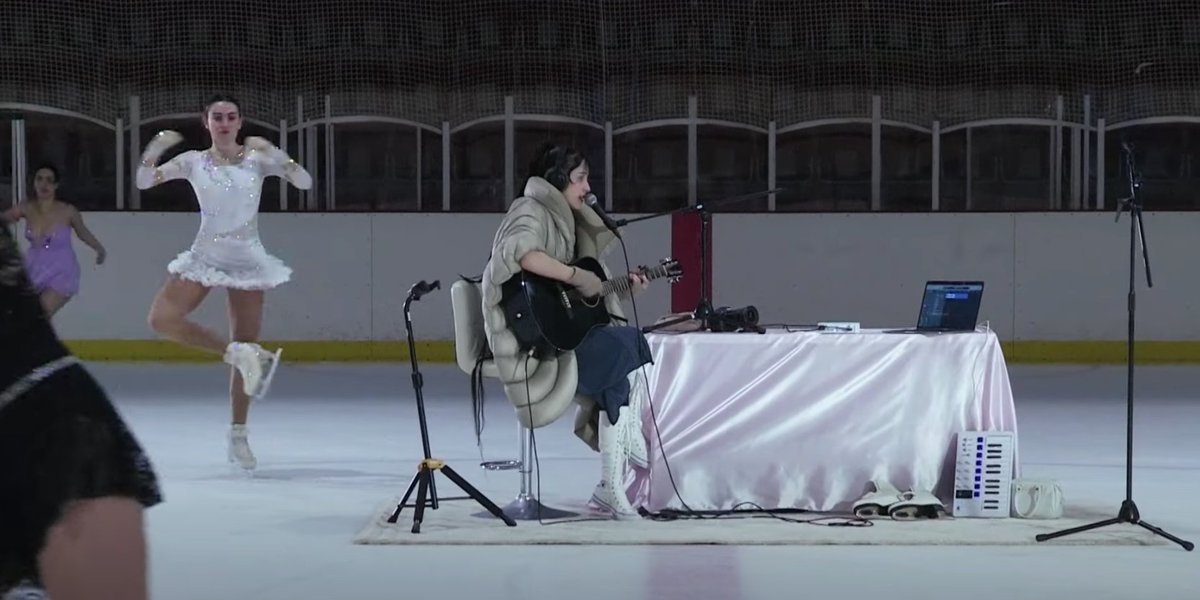 A few minutes of casual genius. Try as you might to not get sucked into @Oklou_'s addictive new album. Watch:

shorturl.at/7zoBJ #OKLou