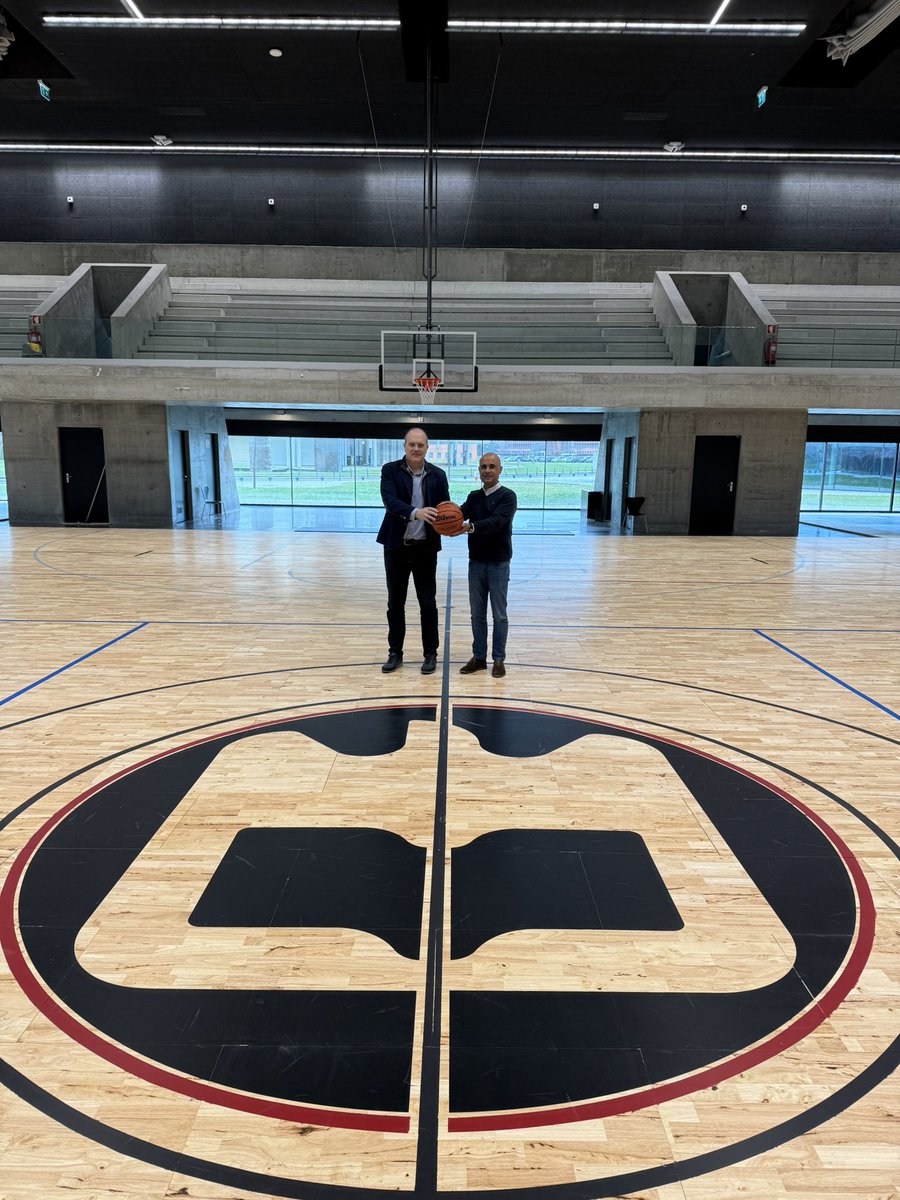 FBCyL's tweet photo. Hoy hemos cerrado el acuerdo para que nuestros Campus de verano sigan desarrollándose en @UnivAveiro. También  tendremos turno de Campus en #Marin . Muy pronto toda la info 🏀⛹️‍♀️⛹️‍♂️☀️🏖️
#BasketVerano2025 https://t.co/EUmpuQP2s0