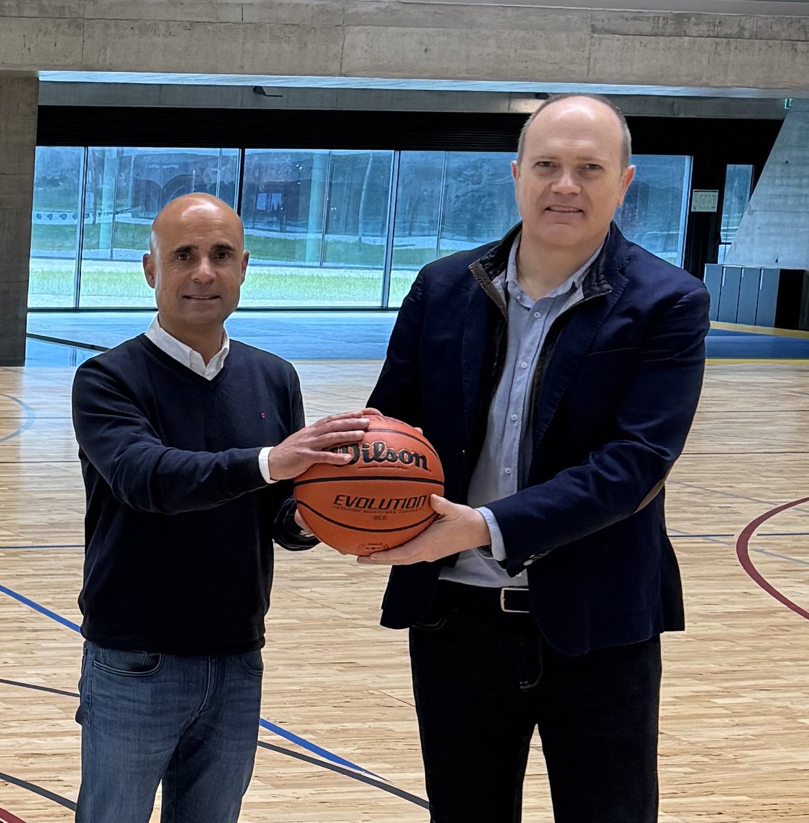 FBCyL's tweet photo. Hoy hemos cerrado el acuerdo para que nuestros Campus de verano sigan desarrollándose en @UnivAveiro. También  tendremos turno de Campus en #Marin . Muy pronto toda la info 🏀⛹️‍♀️⛹️‍♂️☀️🏖️
#BasketVerano2025 https://t.co/EUmpuQP2s0