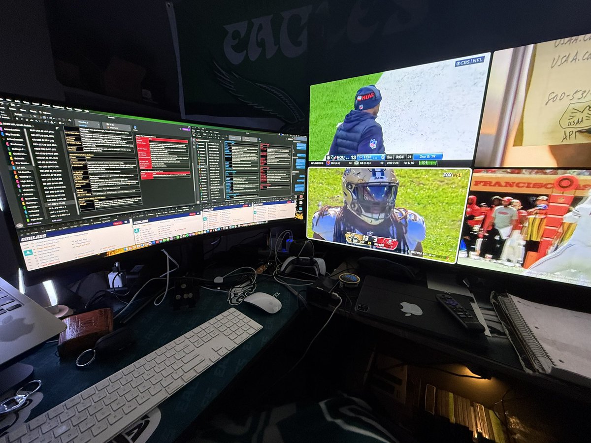 DraftVogel's tweet image. And of course, like other guides, big boards, historical testing data, all star game trackers, underclassmen trackers, etc. 

Unlike other guides, you can see most of my work laid out in the guide.

Become a football expert today! Get it here: draftvogel.kit.com/products/vogel…