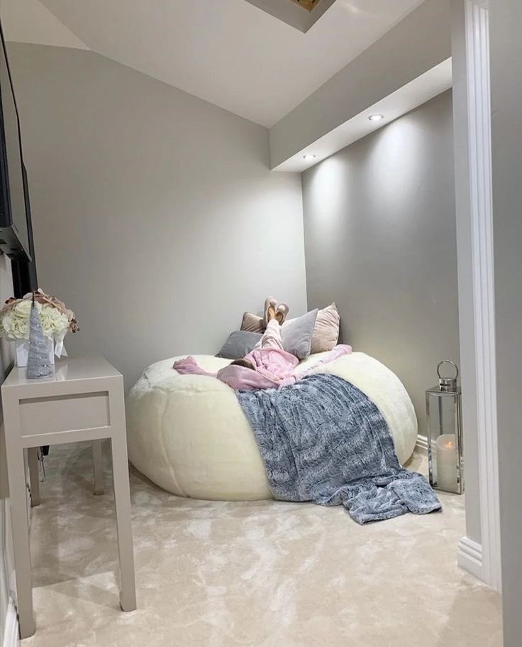 PysopQ's tweet photo. AGORA OFICIALMENTE O SALÁRIO TÁ NA CONTA DE TODO MUNDO 🫵🏻

Os melhores itens para fazer do seu quarto um PARAÍSO ACONCHEGANTE! 🛌

Uma THREAD útil >>> https://t.co/AumvkCV74T