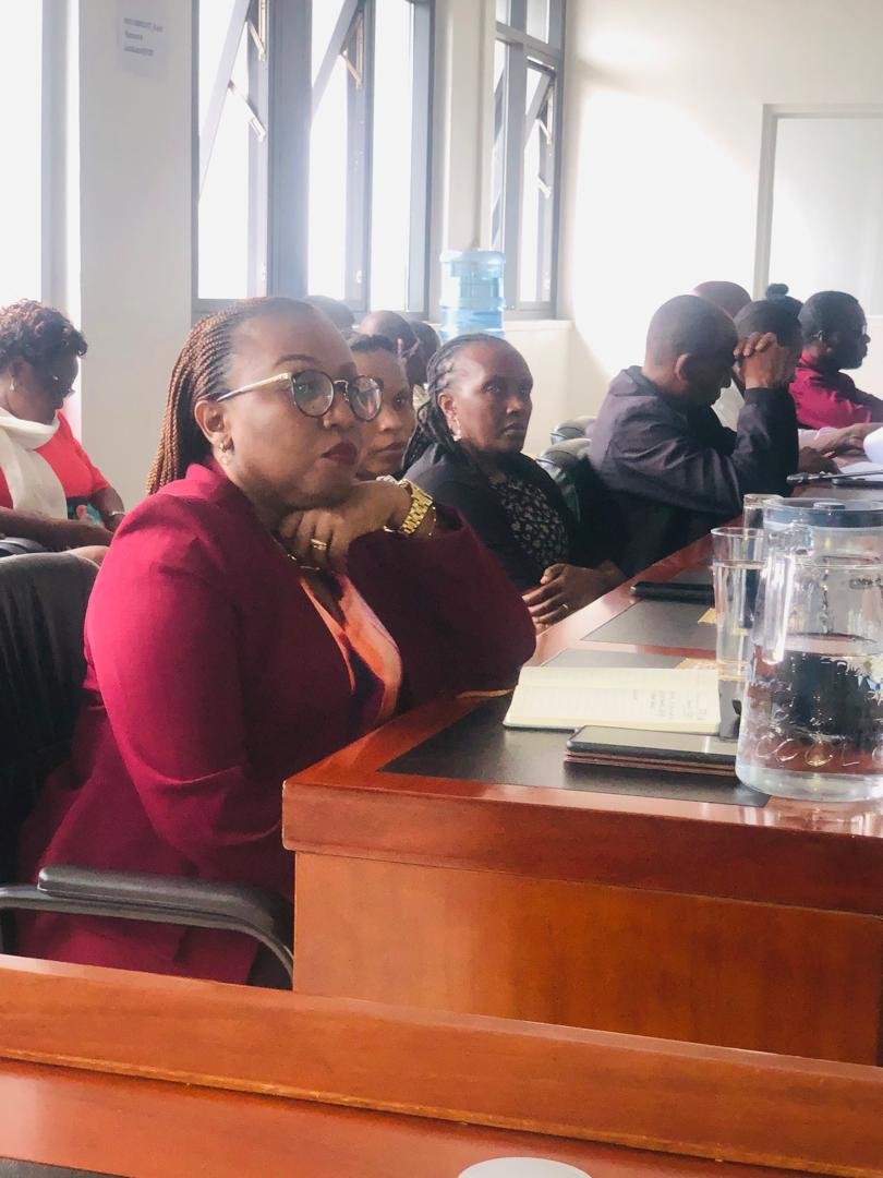 RwandaLawReform's tweet photo. 1/2. Mu rwego rwo kwizihiza umunsi w'Intwari, uyu munsi,abakozi ba @rwandalawreform bagejejweho ikiganiro gifite intego yo kubibutsa amateka y’Intwari z’Igihugu no kubashishikariza gukora ibikorwa by’ubutwari bizana impinduka zigamije iterambere @Rwanda_Justice @IntwarizuRwanda https://t.co/JMSI3NtpQp