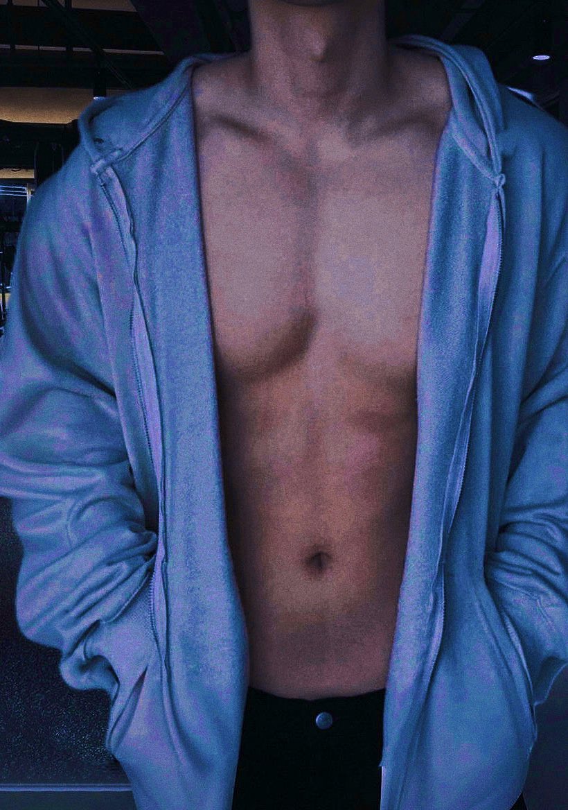 #白白胖胖 

    过个节 成功挂肉3斤 ～   天冷又懒得去游泳 🥲 健身房其实也懒