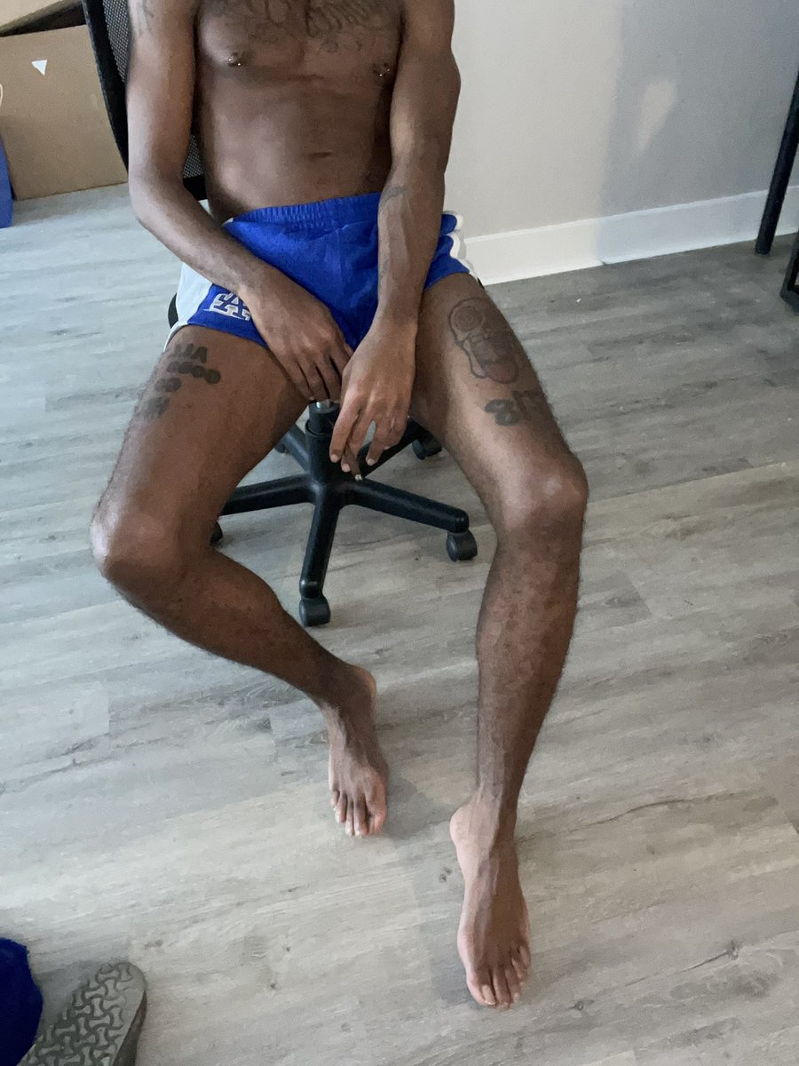 FEET Friday🦶🏾🦶🏾🦶🏾😈
perfect size 12s