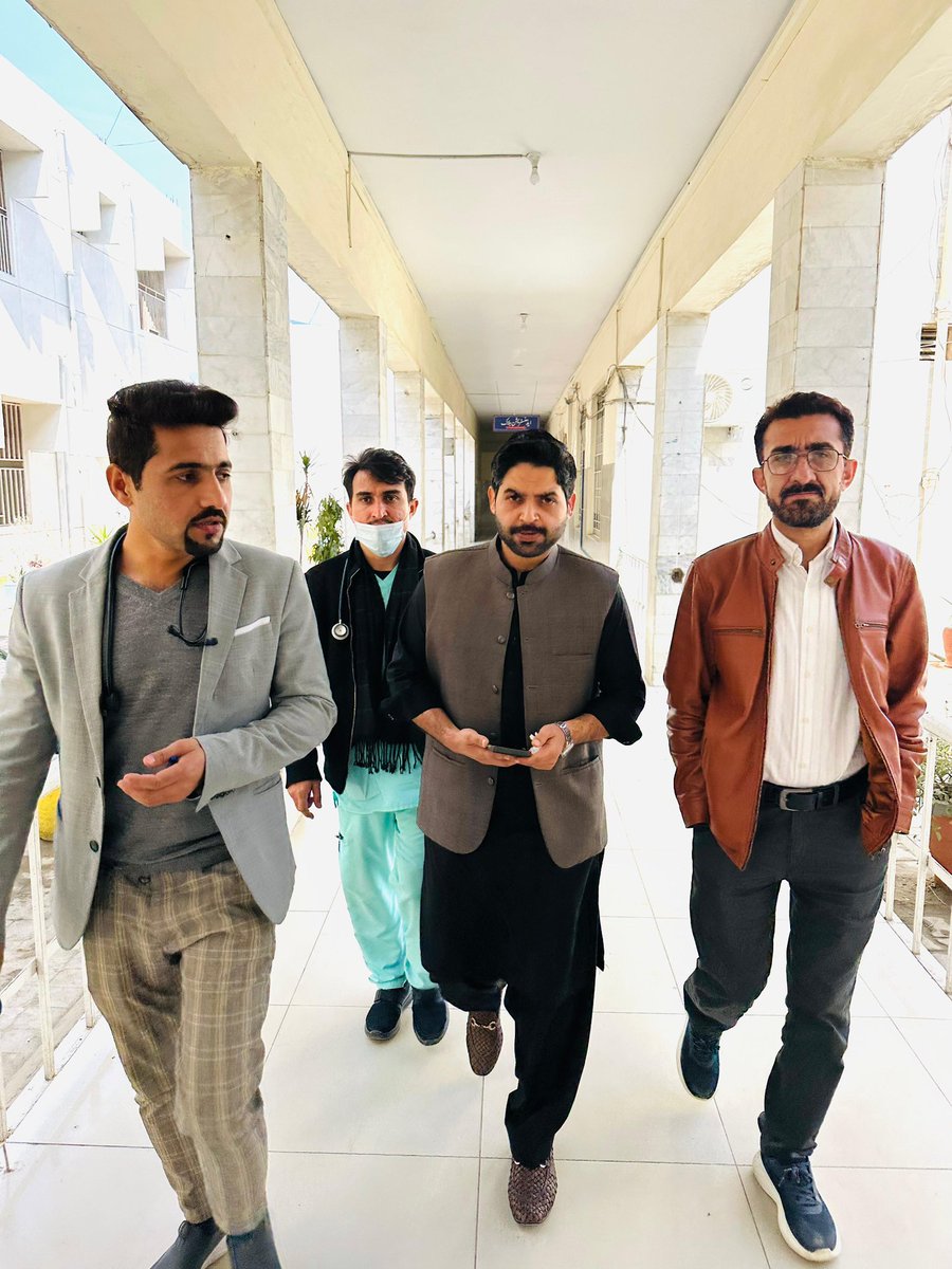IDFDIKOfficial's tweet photo. مرکزی صدر انصاف ڈاکٹرز فورم و فوکل پرسن برائے وزیر اعلیٰ خیبرپختونخوا، اسسٹنٹ پروفیسر ڈاکٹر مدیر خان کا ڈیرہ اسماعیل خان کا دورہ۔ ڈی ایچ کیو ہسپتال پہنچنے پر ہسپتال ڈائریکٹر ڈاکٹر طاہر گنڈہ پور اور آئی ڈی ایف ڈی آئی خان کے صدر ڈاکٹر شاہ زیب خانزادہ مروت نے

1/3

#IDFKPUpdates https://t.co/qKuAqtvLqu