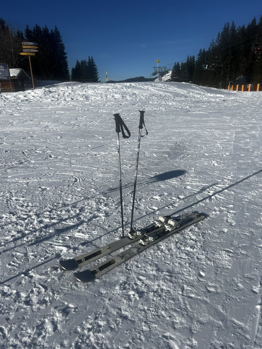 Suzeb99's tweet photo. Snow day ❄️🚡⛷️ #alps #avoriat #morzine https://t.co/yGUkzOzc29