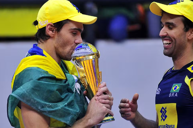 Giba conta bastidores de time "fora da curva" e admite entregada em 2010: "Não vamos ser hipócritas"

ge.globo.com/abre-aspas/not…

#VoleiNoSportv #Voltei