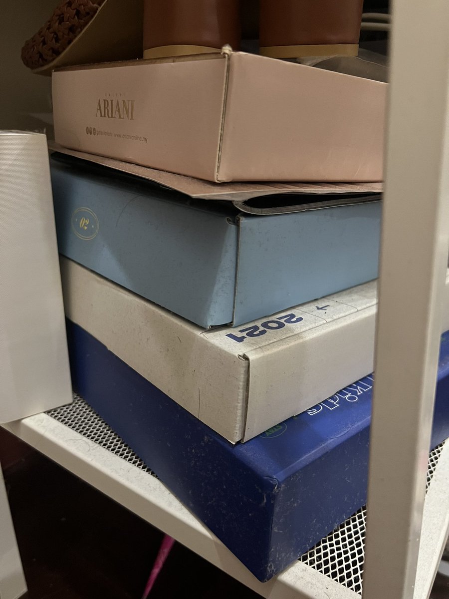 linorichan's tweet photo. hi everyone. its rlly been awhile and with alot of things going on in my life, ive decided to let go of my dusty collections. as im constantly on the move due to work, i wont be able to sell everything in one go. pls stay tuned honestly idk if this will reach any audience 😭 https://t.co/Qua4KsucSf