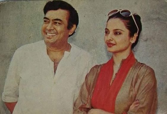BombayBasanti's tweet photo. Sanjeev Kumar with Rekha
#sanjeevkumar #rekha #bollyoodflashback https://t.co/wGIl04BZKw