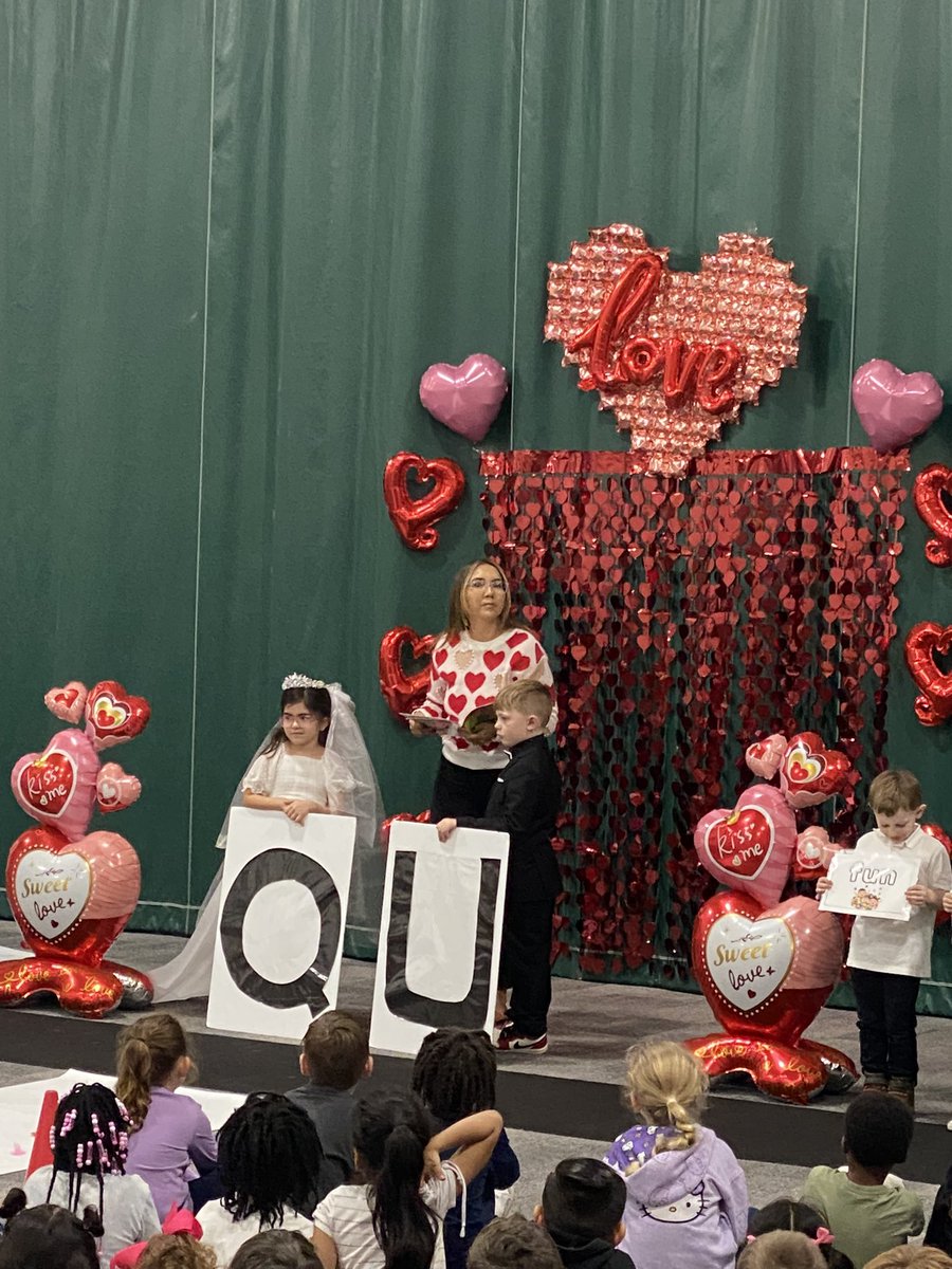 Today kindergarten attended the wedding of Q and U! 💗 💒