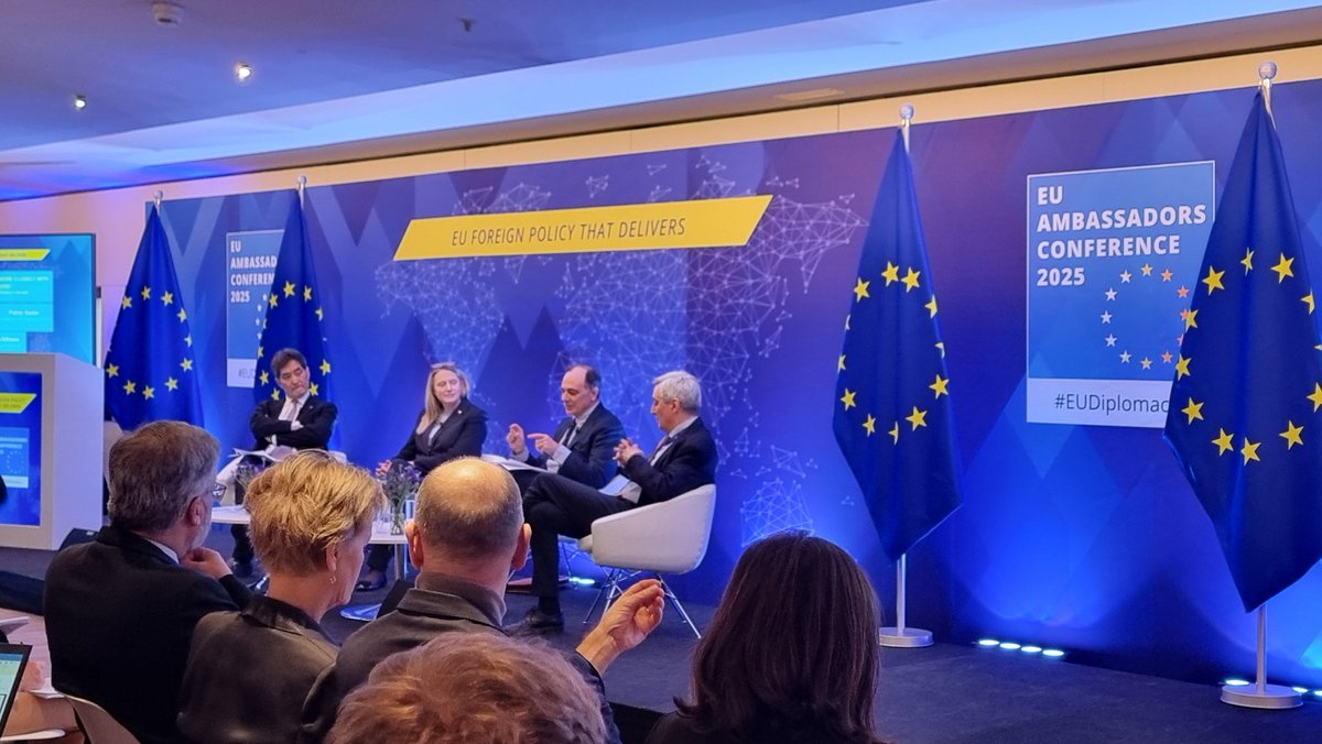 Estoy en Bruselas en la Conferencia de Embajadores UE de todo el mundo y quien fue invitado para hablar de socios confiables? Los Embajadores de Canada, Japan y URUGUAY! Felicidades!