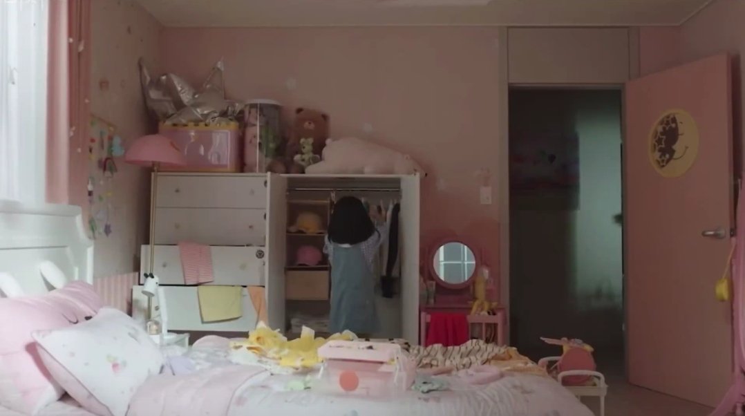 leoyyuki's tweet photo. Byeol represents all the women who have many clothes but argue about not having clothes 😅🤣

#LoveScout 
#LoveScoutEp10 https://t.co/ODAlywMGQa