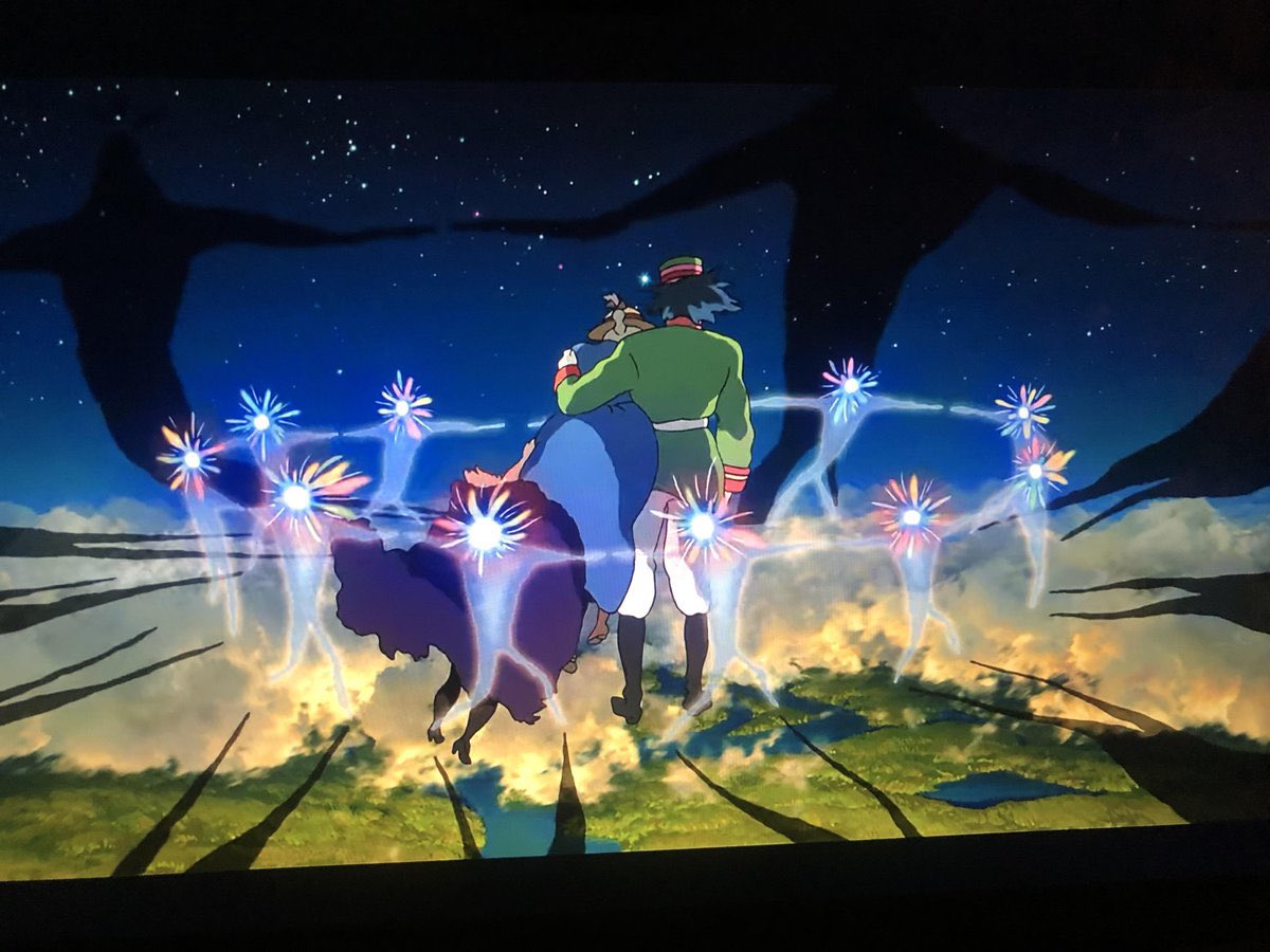 終於在站前看到隨著蒸氣大家彼此手牽手🐔連🐔

聯想到身陷在魔法陣裡的蘇菲🤩

（外面符咒拆了