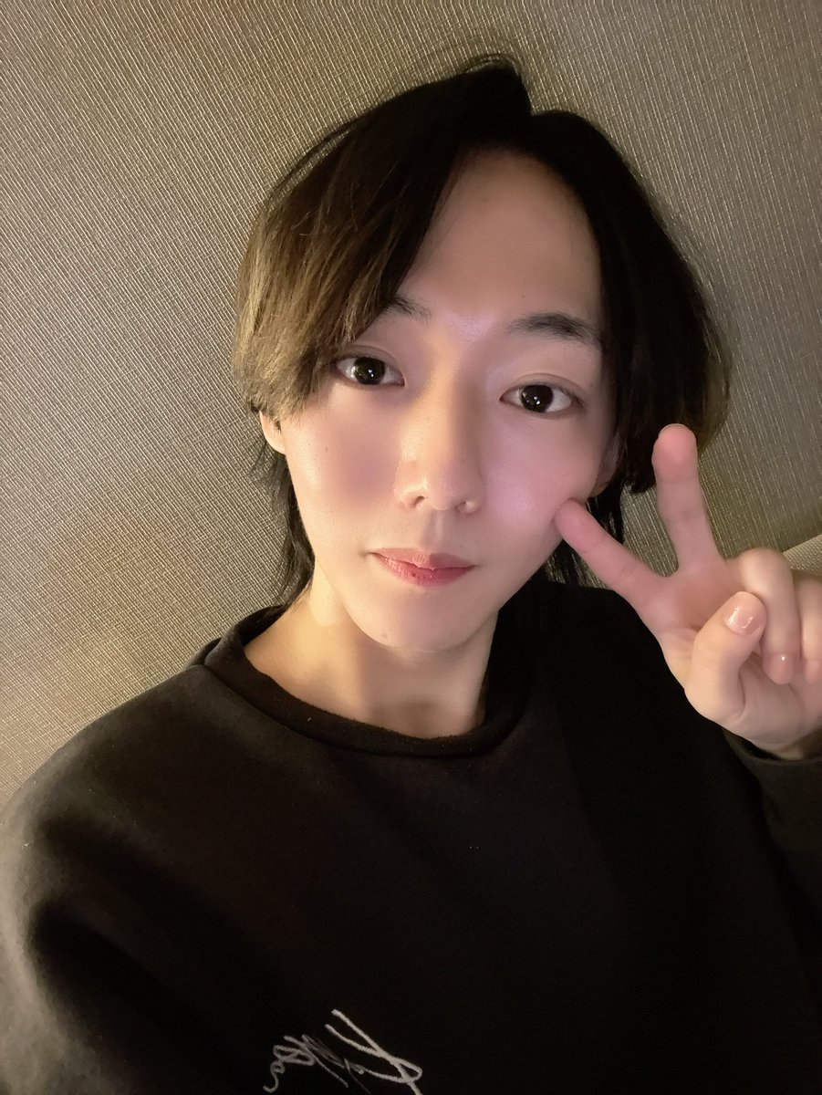 SakuraiKeitoO's tweet photo. 本日で32歳を迎える事が出来ました。
沢山の人に支えられて、ここまで来れました。
どんな自分も向き合って抱きしめて、今を一つずつ誠心誠意生きていきます。
いつも本当にありがとうございます。
役者とし���、より一層励んでいきます！ https://t.co/irI4GmCNkX