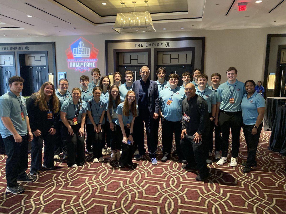 Great Morning with the Amazing Baldwin Wallace Students volunteering this morning for the upcoming #NFL HOF Luncheon 🏈 #UMatter ⁦<a href="/BaldwinWallace/">Baldwin Wallace University</a>⁩ ⁦<a href="/NFL/">NFL</a>⁩ ⁦<a href="/ProFootballHOF/">Pro Football Hall of Fame</a>⁩ ⁦<a href="/Kosarwellness/">Kosar Wellness</a>⁩ #HealthyHabits Kosar19.Com