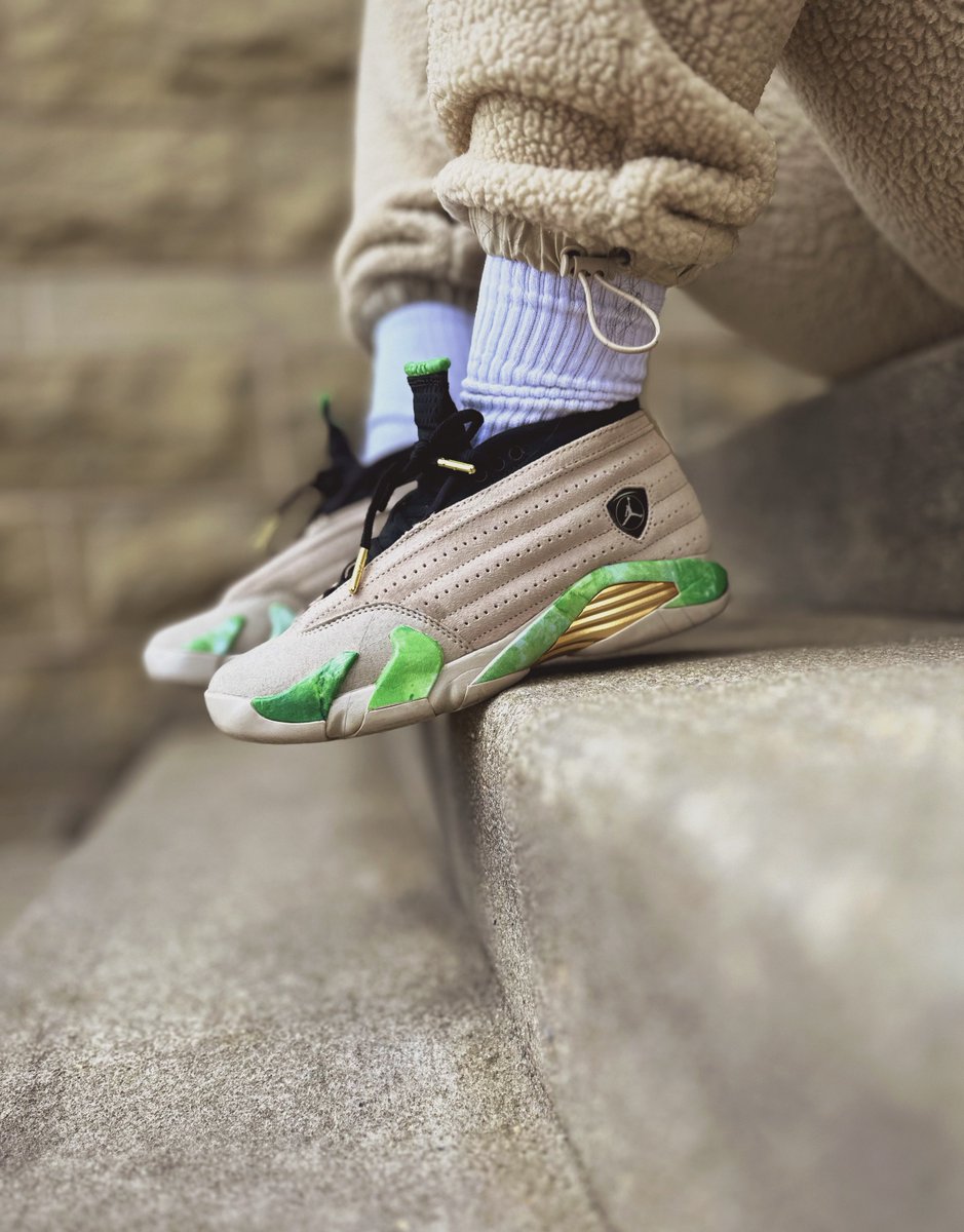 NitaBonitax's tweet image. Day 7 of @JerLisa_Nicole #BHMKOTD 
Dandy. Anytime I reach for these sneakers the gold and green instantly gives flashy even tho the shoe isn’t doing much. Gives high fashion ok? 😂 one my fav 14s btw