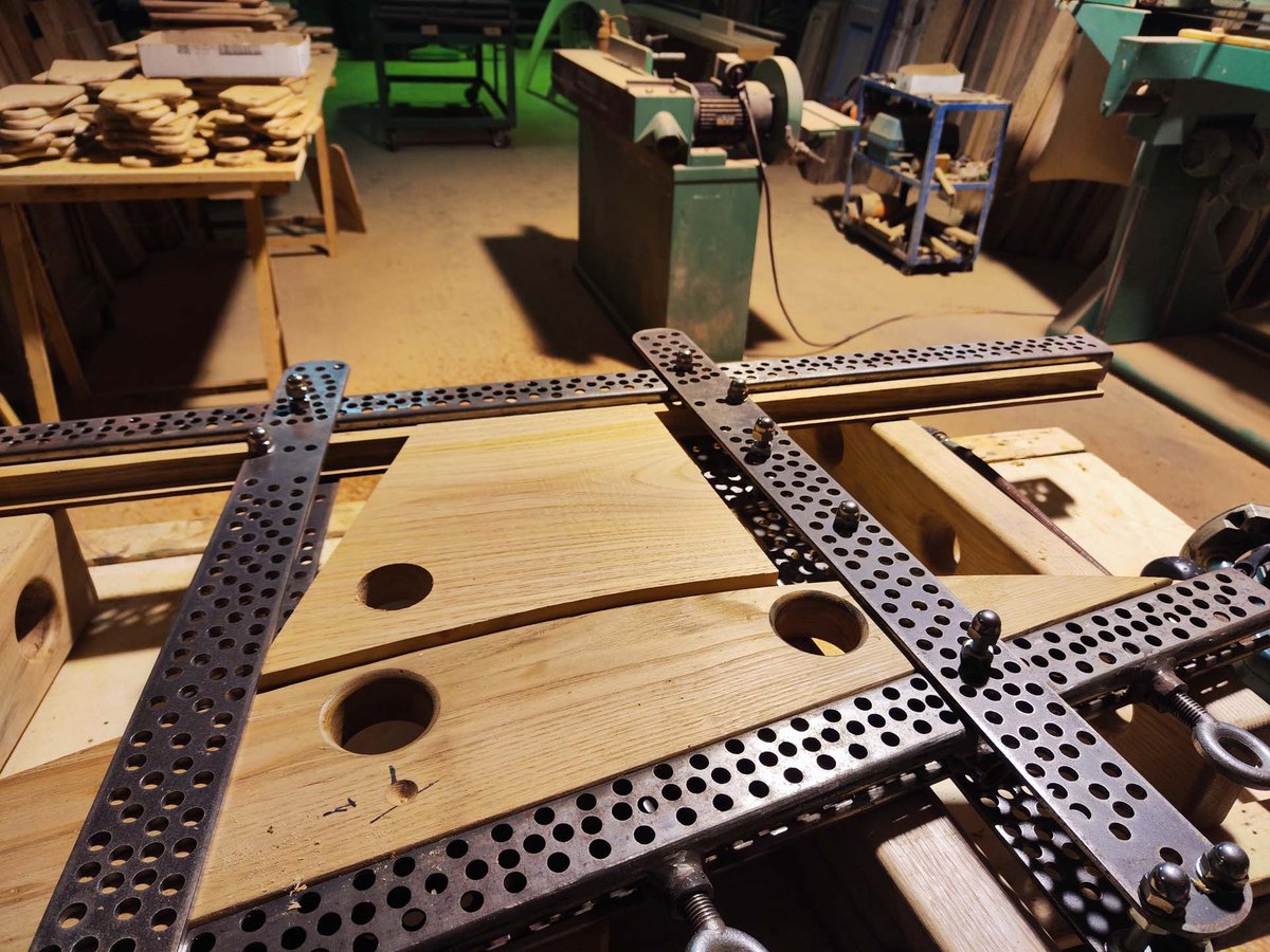 PINUCCIOMARONG2's tweet photo. Ogni tagliere ha una forma unica suggerita dalle venature del legno.Metteremo in lavorazione la nuova produzione per l’estate,su legni scelti,marchiati a fuoco e finitura a base di olio d’oliva. https://t.co/OrQhcER14i +39 329 1943500 info@pinucciomarongiu.it
#taglieri #artigiano https://t.co/8QYkFJRS5A