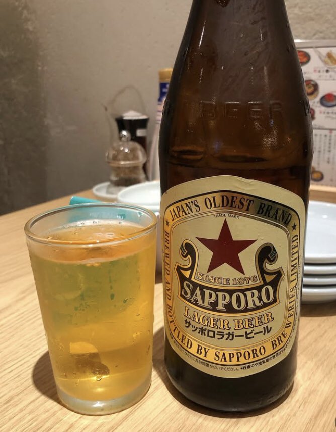 daidaiiro125's tweet photo. 桜木町ぴお地下で赤星飲んでやったぜ。

#赤星
#サッポロラガービール
#居酒屋
#大衆酒場

居酒屋 山角　
焼売のジョー https://t.co/Px4lqMUyYa