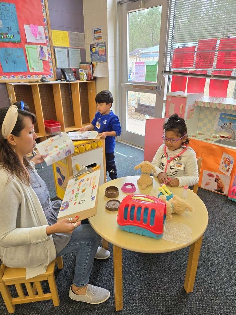 VirginiaCrossEl's tweet photo. Our Pre-K Cubs are learning through play! #VCEPride #CCSShine https://t.co/v7VNEOOLIQ
