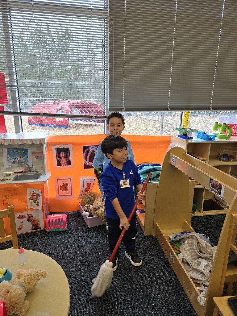 VirginiaCrossEl's tweet photo. Our Pre-K Cubs are learning through play! #VCEPride #CCSShine https://t.co/v7VNEOOLIQ