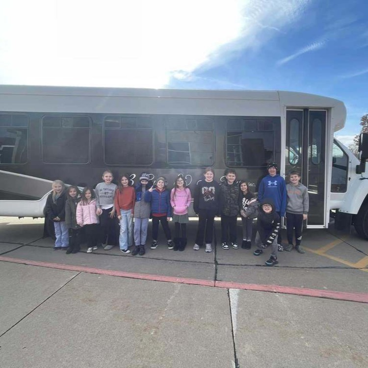 clinton_schools's tweet photo. Many students at Eagle Heights earned a limo bus ride and ice cream party (popcorn fundraiser). It was most likely the highlight of their school week! 🥳

#CCSDStudents https://t.co/tIqa2pJkig
