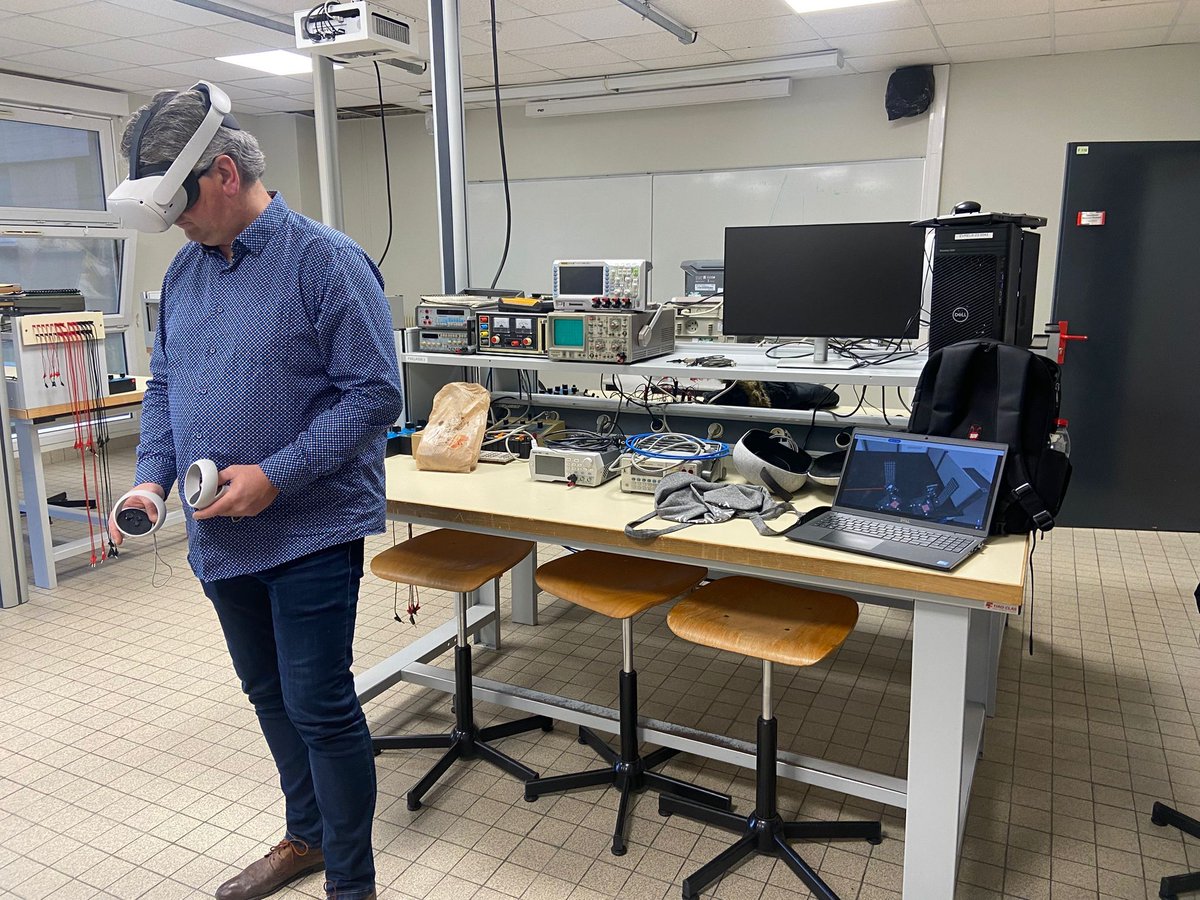 La réalité virtuelle, un atout pédagogique pour l’enseignement des sciences ! 
La VR enrichit l’apprentissage et révolutionne la pratique en laboratoire !  
Offre exclusive :
1 pack casque VR + application acheté = 1 offert !
Découvrez l’offre ici : urlr.me/nqWVwk