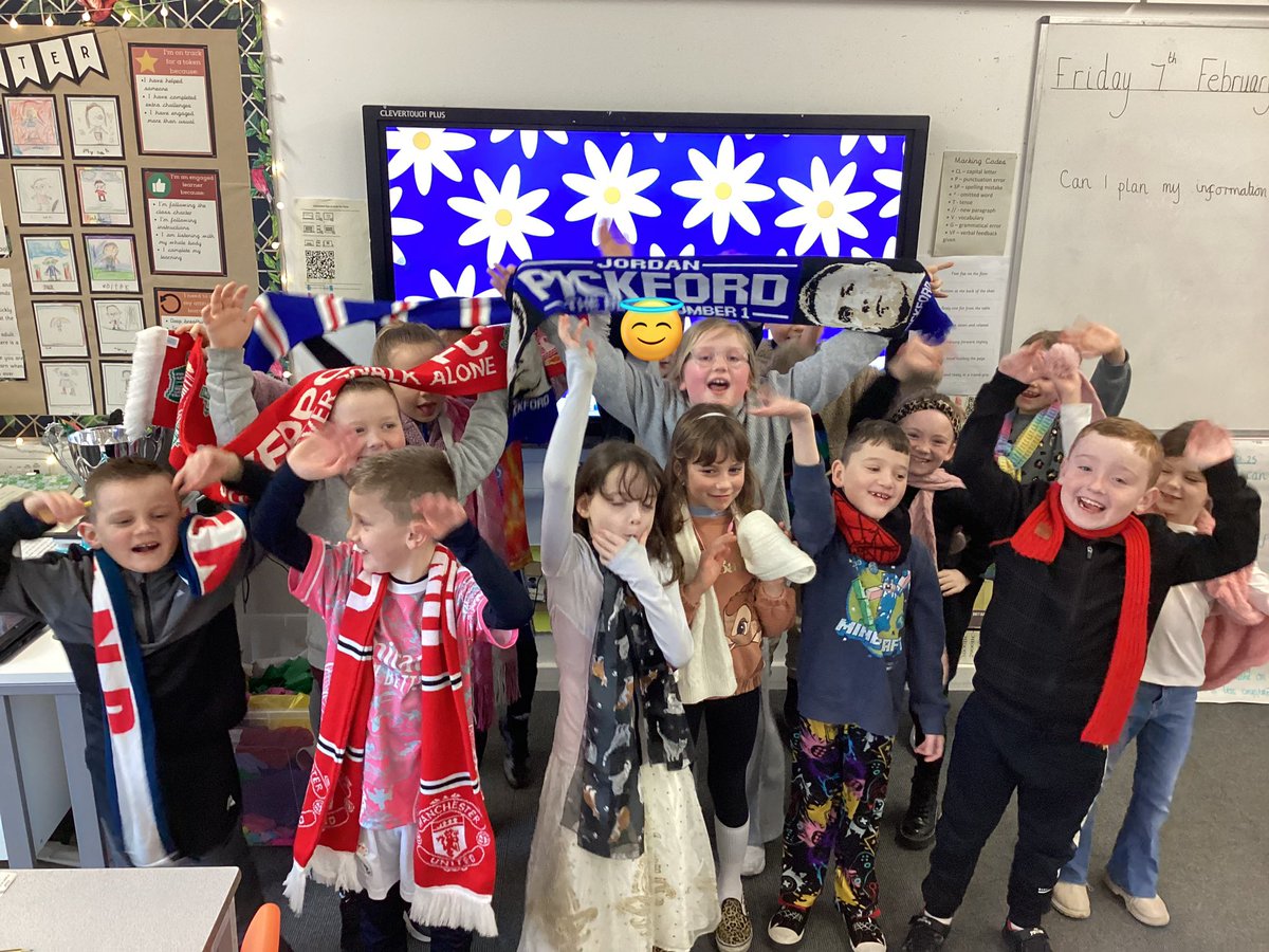 DeePointPluto's tweet photo. Today is #WearYourScarfDay at Dee Point! We have been wearing our scarves today and focussing on building resilience! We have discussed strategies for dealing with small problems, medium problems and big problems to help us build our resilience! @DeePointPrimary https://t.co/q4jty21RqV