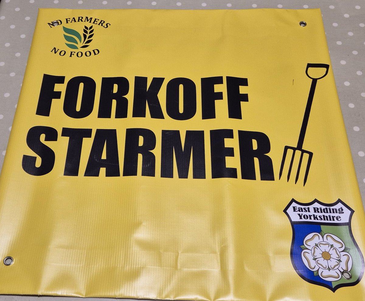no1sunkfarmer's tweet photo. @KateMcGahan1 @NoFarmsNoFoods East Yorkshire on the Road to London..@HarryConner1 Have a good trip Harry, notice you've got the black wheels of @Eastcoastarable @ValtraGlobal Have you got #forkoff on the front..? https://t.co/XeIhEprrSd