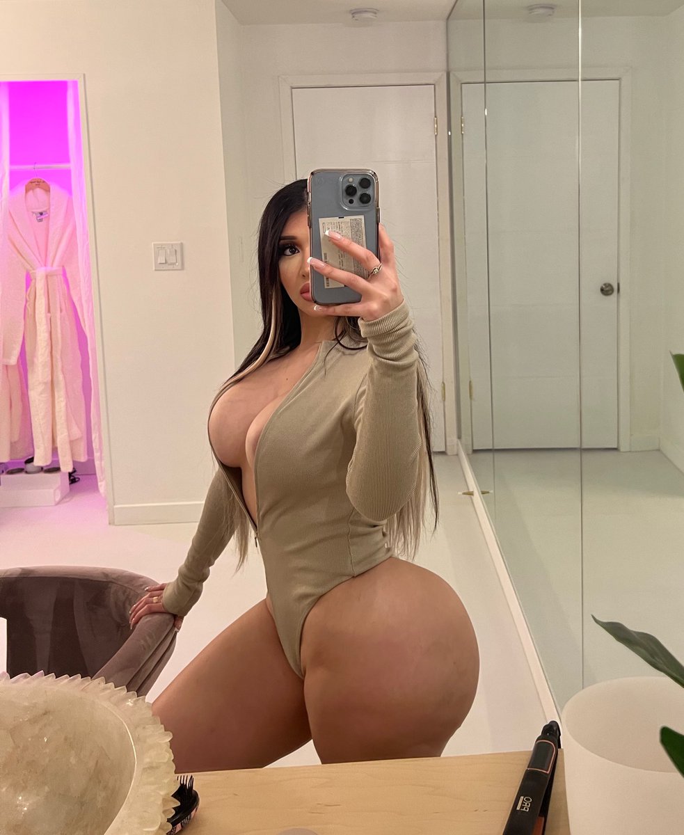 Je suis de nouveau disponible pour vos plans réels 🥰 
Packs de nudes 🥵🍑
Vidéos ultra hot 🥵🍑
Tout ce que vous désirez en réel comme virtuel je suis là pour vous servir 🍆🍑💦