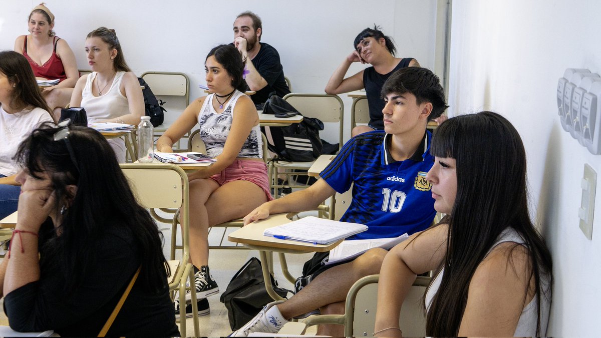 ¡Bienvenidos y bienvenidas a la EPyG!

Este lunes empezó el CPU con 387 aspirantes a las Lic. En Relaciones Internacionales, Ciencia Política, Administración Pública y al Profesorado en Ciencia Política.

Además, comenzó el dictado de las 12 materias de verano.

¡Muchos éxitos!🤍