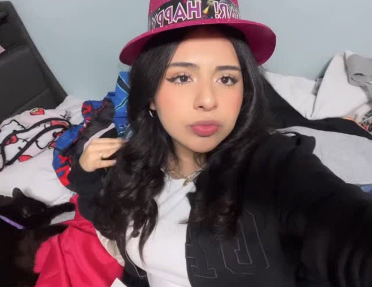 queencangie2's tweet photo. Horny asf rn a lil something for my new followers 😍 https://t.co/10da0uYBtq