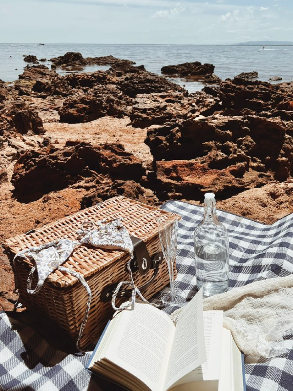 #Italian #Travel #RecordLife
Humans always love summer. Endless sea, warm air, intermittent conversations