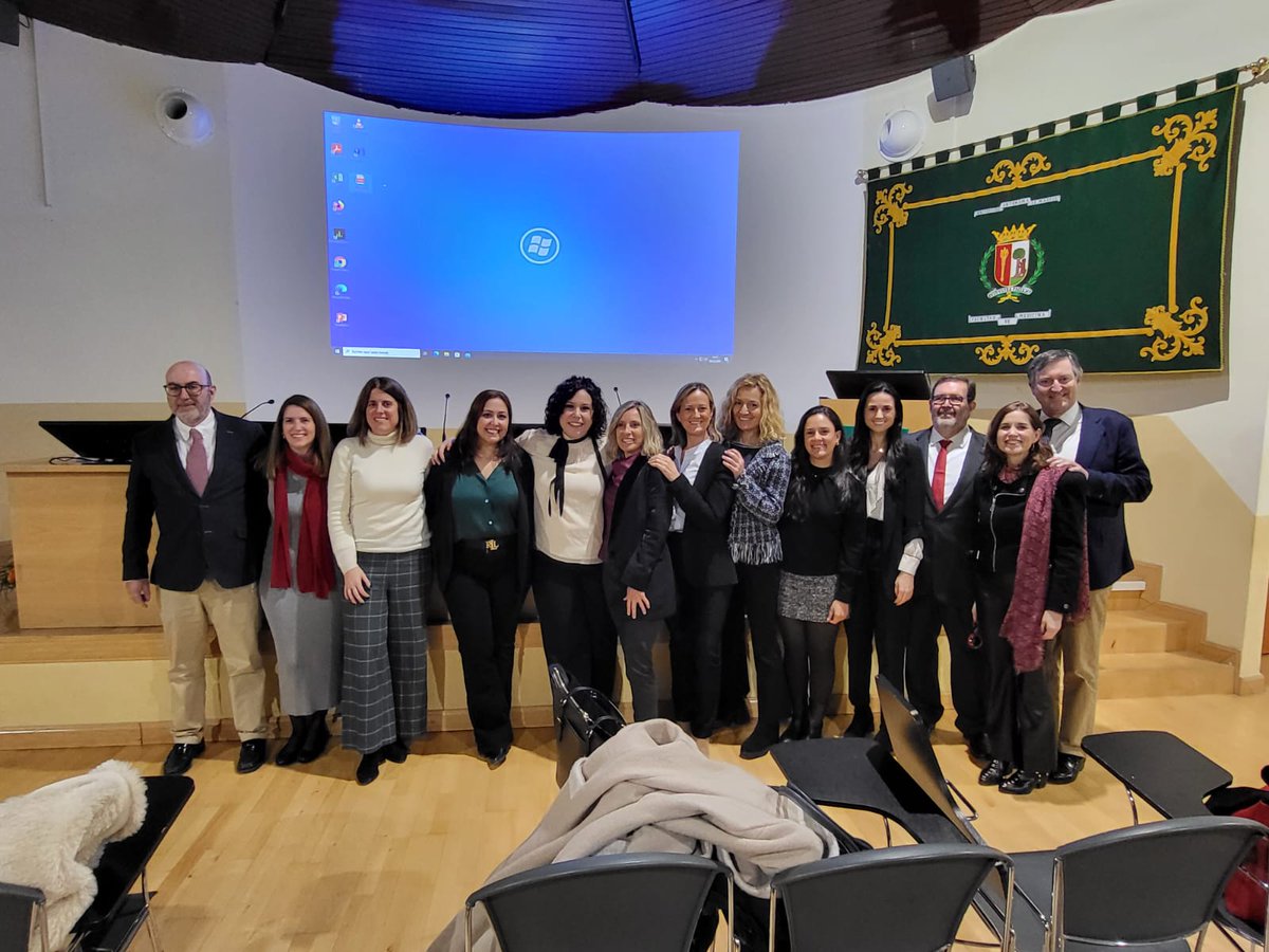 HUPHRadOnc's tweet image. ¡¡ Excelente lectura de tesis de Marta López Valcarcel !!
¡¡ Enhorabuena a la nueva doctora del servicio!!
👏👏👏
@SEOR_ESP