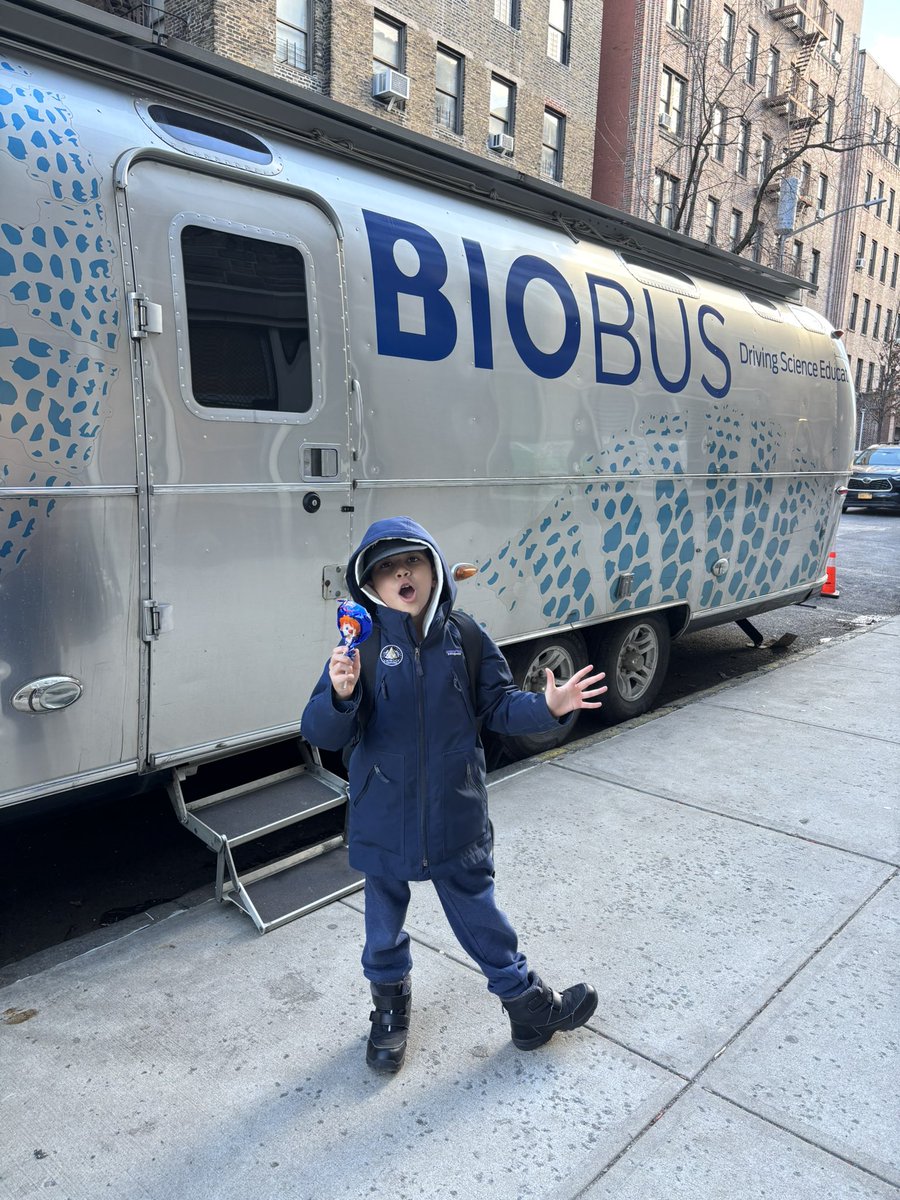 MsRuthy315's tweet photo. If you haven’t had the privilege of getting the @BioBus to your school, now is the time!! 

My students had a blast exploring plant cells, tiny organisms in pond water, and looking at soil through a microscope. 🔬

#STEMEducation @CSD10Bronx https://t.co/FMFwsbU0Jd