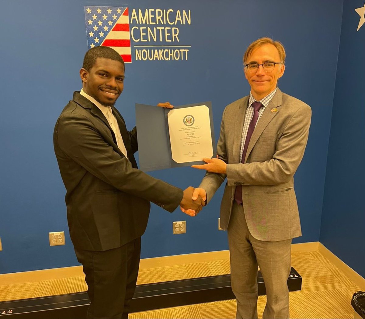 Remise de certificat en reconnaissance de ma participation au programme IVLP (International Visitor Leadership Program) aux États-Unis, un moment marquant de mon parcours professionnel et culturel.
