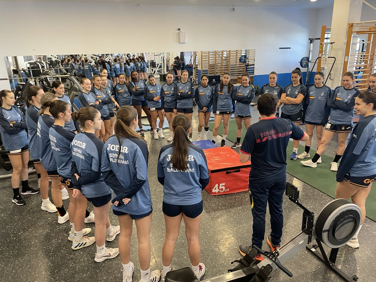 mcadens's tweet photo. Saber. Saber hacer. Saber enseñar.

Tecnificación 
(CAR Sierra Nevada)

🔮🤾🏾‍♀️🏋🏻‍♀️🧱❄️
#PNTD #Promesas #Juveniles https://t.co/Io5qM6fkyf