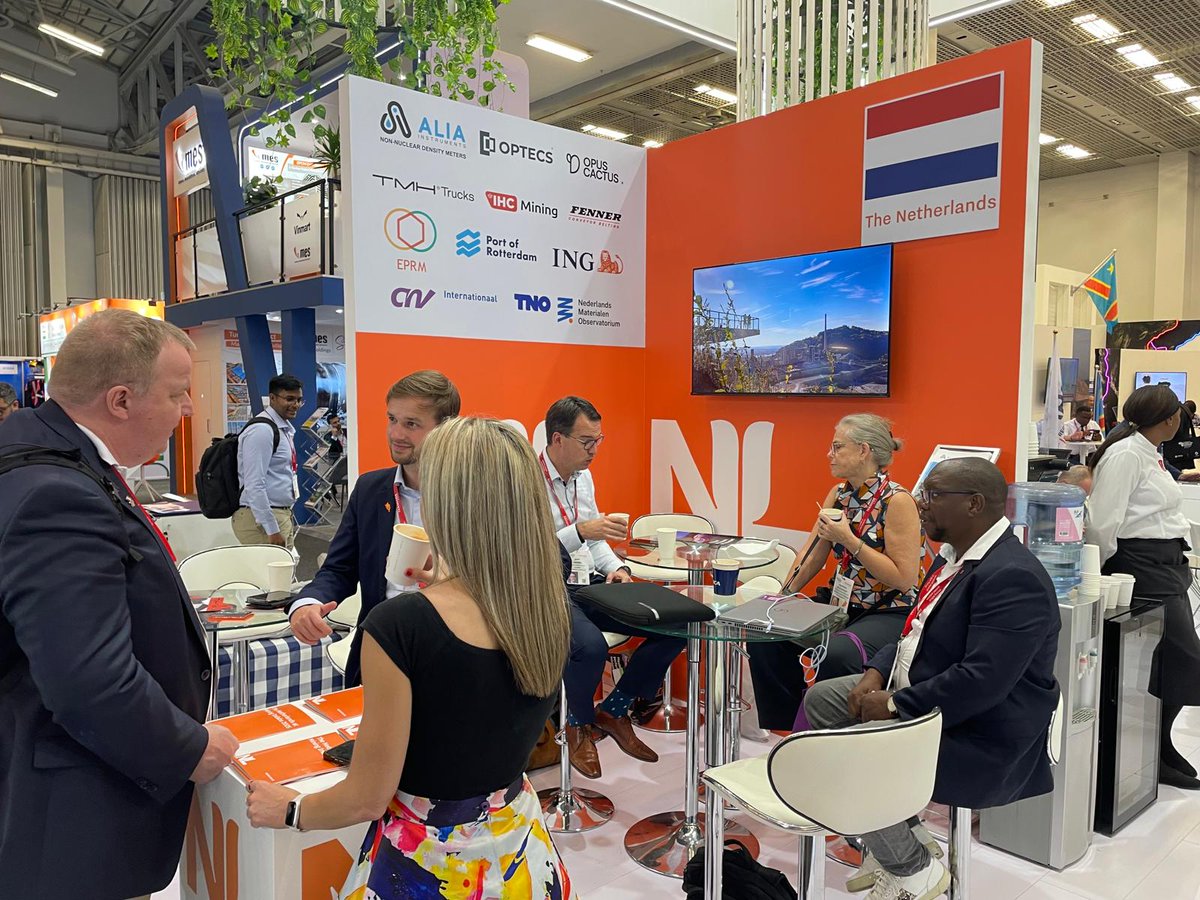 🌍 Critical Minerals &amp; Just Energy Transition: Insights from South Africa ⚡

[Nederlands onderstaand]
CNV Internationaal’s coordinator for South Africa, Shane Choshane, joined a panel discussion during the Alternative Mining Indaba AMI in Cape Town  on the role of critical