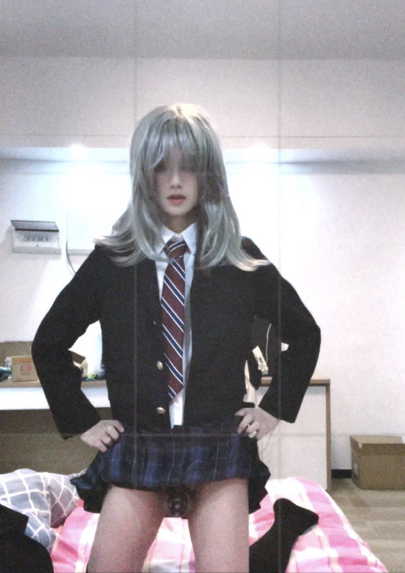 GYSYYDSCC's tweet photo. 假发刘海太长（眼睛不需要可以捐给需要的人）
#贞操锁 #男娘 https://t.co/ZiBkVocnx7