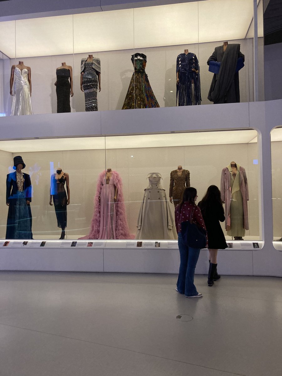 PipersSenior's tweet image. Sixth-form Textiles students have had a great trip to the V&amp;amp;A museum today. The first stop was the Naomi exhibit to see inspiring garments and read about her life story. #PipersSixthform #PipersTextiles