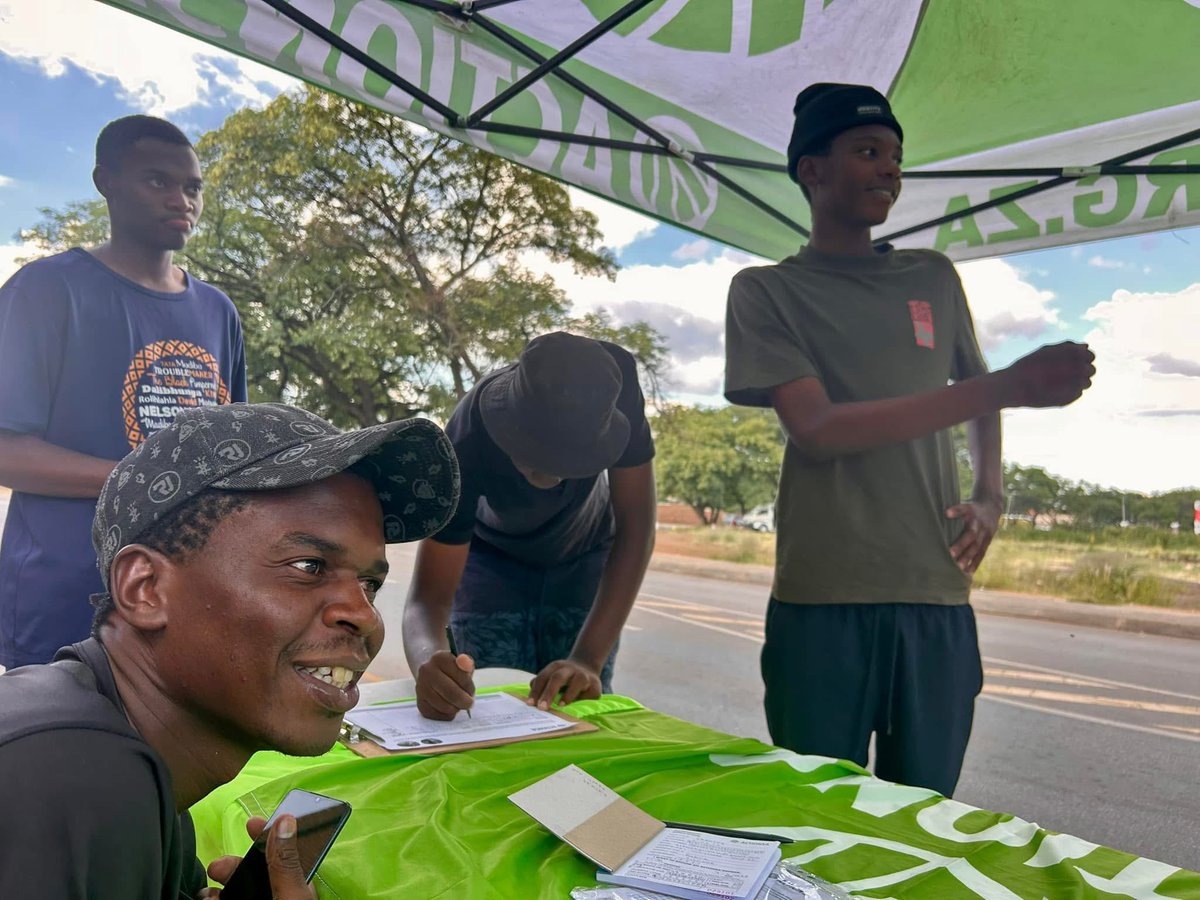 Read🚨

ActionSA- Cllr <a href="/henriettefroh/">Henriette Frohlich</a> and activists having a recruitment and membership drive at Ward 58 Pretoria CBD.