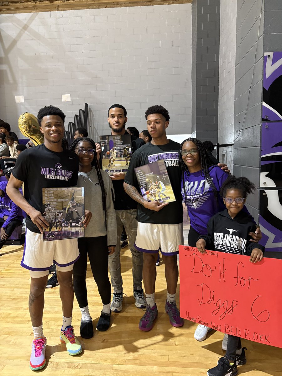 Jennisha Thomas-Murray (@thomas2_murray) on Twitter photo Bittersweet moment as my son <a href="/bates3_/">Jalen Bates</a> plays his last collegiate home game of his senior year. So proud of everything he’s accomplished and the memories he’s made along the way. #SeniorNight #LastHomeGame #ProudParent #BatesDoesItAll Bittersweet moment as my son <a href="/bates3_/">Jalen Bates</a> plays his last collegiate home game of his senior year. So proud of everything he’s accomplished and the memories he’s made along the way. #SeniorNight #LastHomeGame #ProudParent #BatesDoesItAll