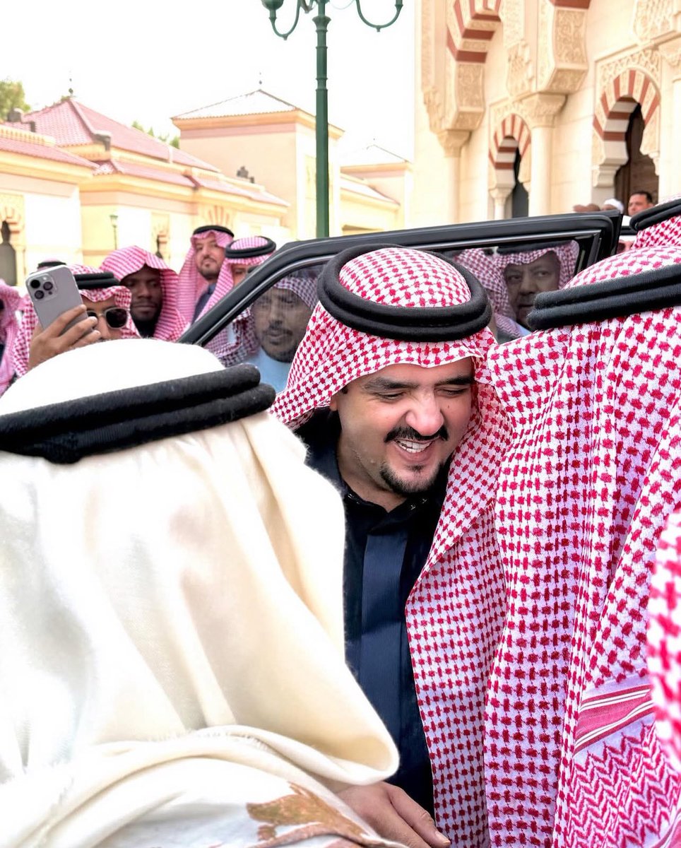 K_binalshikh's tweet photo. #عبدالعزيز_بن_فهد ❤️🤲🏻
وجهك بشارة فرح لـ الضايق الحاير
« يا قبلة الله ع وجهك وما شالله » https://t.co/ycbwmaQYxr