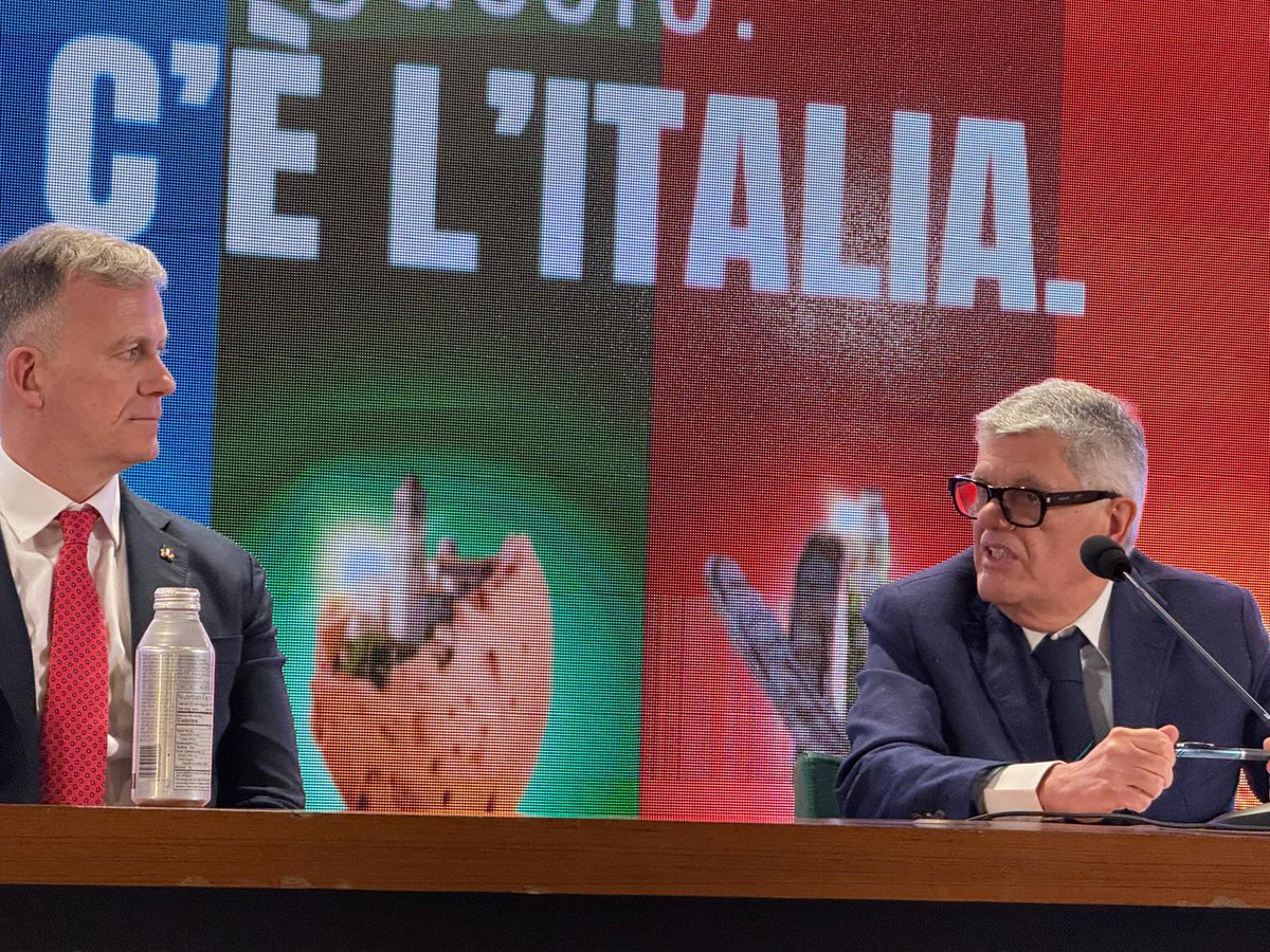 Ismea Official ๐ฎ๐น (@ismeaofficial) on Twitter photo ๐ทAlcuni scatti da bordocampo e dalla conferenza di presentazione del nuovo SPOT della <a href="/Federugby/">Italrugby</a> per la Campagna di promozione e informazione sulla frutta in guscio, targata <a href="/SocialMasaf/">Ministero dell'Agricoltura</a> e ISMEA #agroalimentare #6nazioni - Vi aspettiamo domani al Sei Nazioni, stand MASAF ISMEA ๐ทAlcuni scatti da bordocampo e dalla conferenza di presentazione del nuovo SPOT della <a href="/Federugby/">Italrugby</a> per la Campagna di promozione e informazione sulla frutta in guscio, targata <a href="/SocialMasaf/">Ministero dell'Agricoltura</a> e ISMEA #agroalimentare #6nazioni - Vi aspettiamo domani al Sei Nazioni, stand MASAF ISMEA