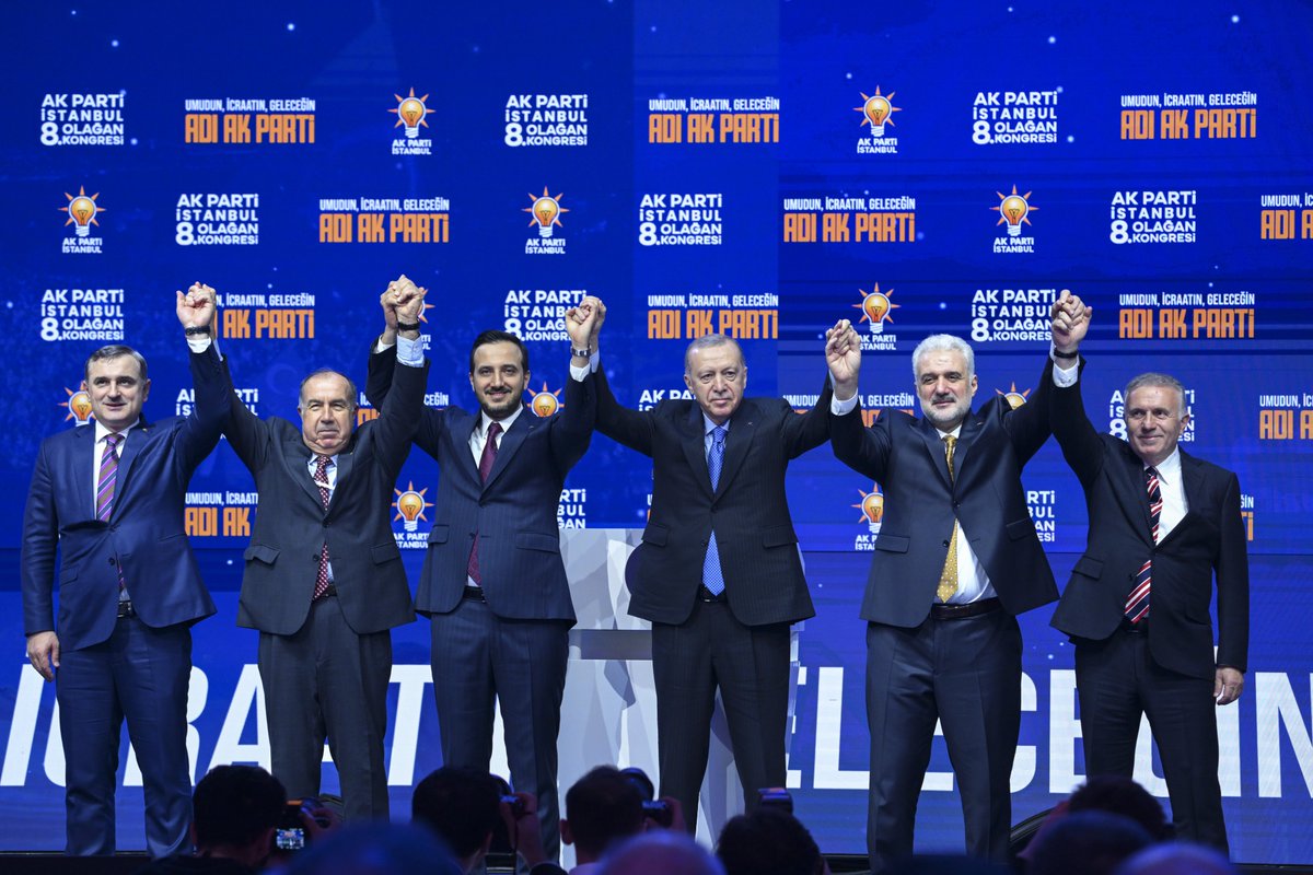 Akparti's tweet photo. Genel Başkanımız ve Cumhurbaşkanımız Recep Tayyip Erdoğan, Basketbol Gelişim Merkezi’nde düzenlenen İstanbul 8. Olağan İl Kongremize katıldı.

Umudun, İcraatın, Geleceğin #AdıAkParti https://t.co/zJb5frMzlp
