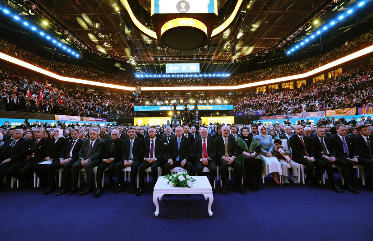 Akparti's tweet photo. Genel Başkanımız ve Cumhurbaşkanımız Recep Tayyip Erdoğan, Basketbol Gelişim Merkezi’nde düzenlenen İstanbul 8. Olağan İl Kongremize katıldı.

Umudun, İcraatın, Geleceğin #AdıAkParti https://t.co/zJb5frMzlp