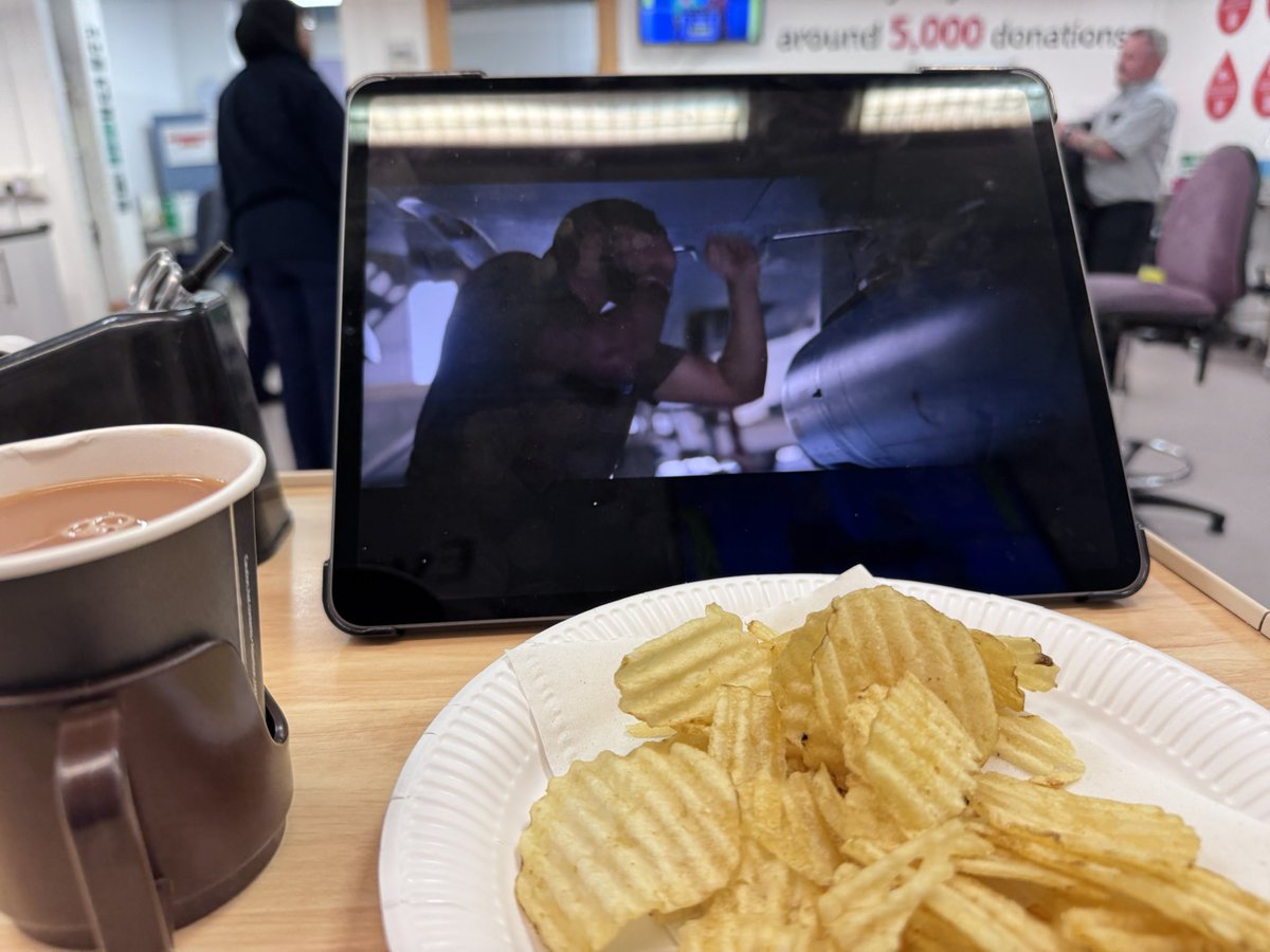 MattBombHead's tweet photo. It’s that time again..,
Donations 175/176 and 177 going out, tea, @SeabrookCrisps and #TopGunsC4 going in…
#ABNeg #platelets #plasma
#LetsHearItForTheArmourers https://t.co/JbcA5jR1Bq