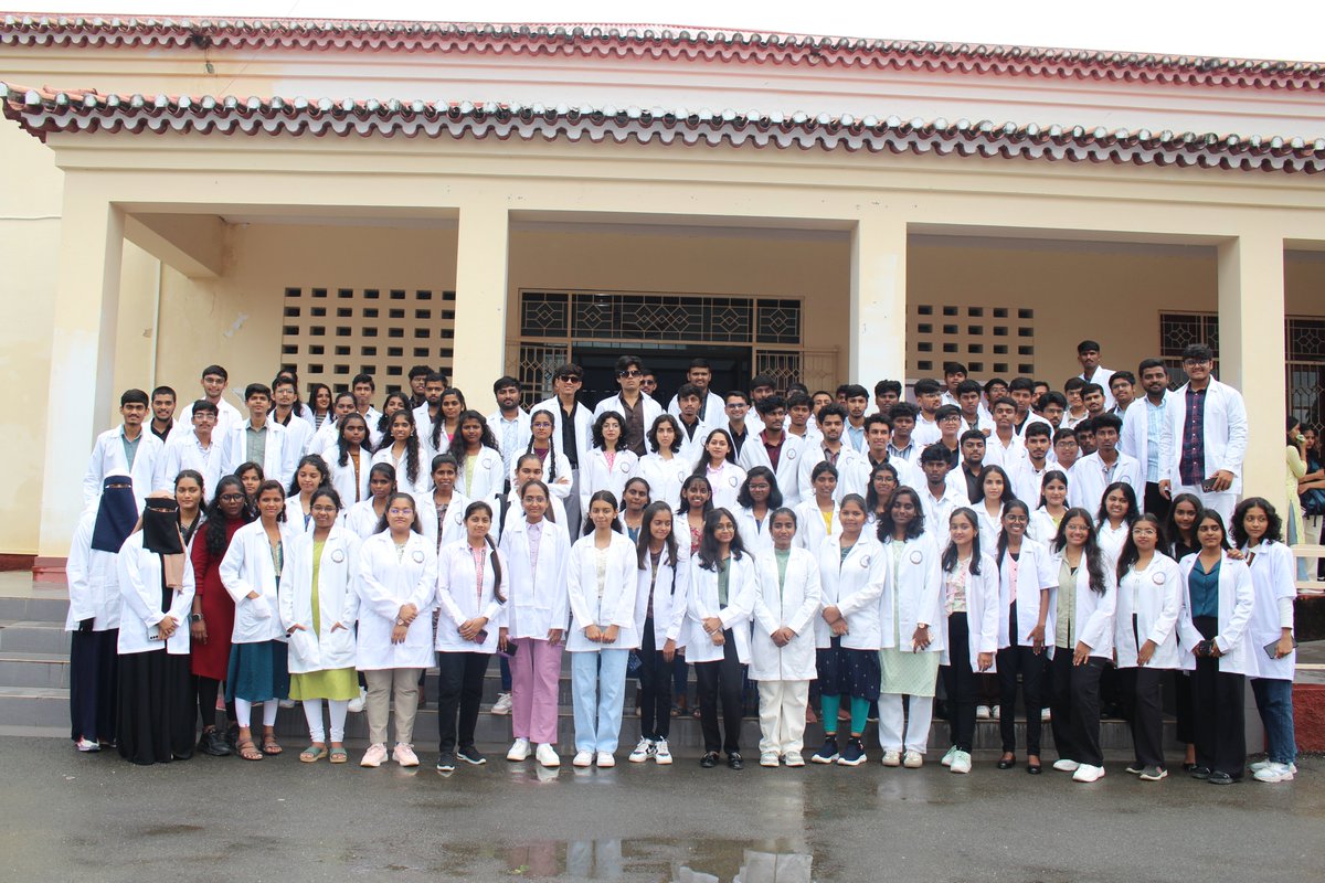 FFspdd's tweet image. Welcome ceremony for the international students from India in the MBBS program at UCT, alongside the donation of textbooks to the UCT library, under the cooperation agreement between Fundação São Paulo and IndoMed Educare Private Limited.