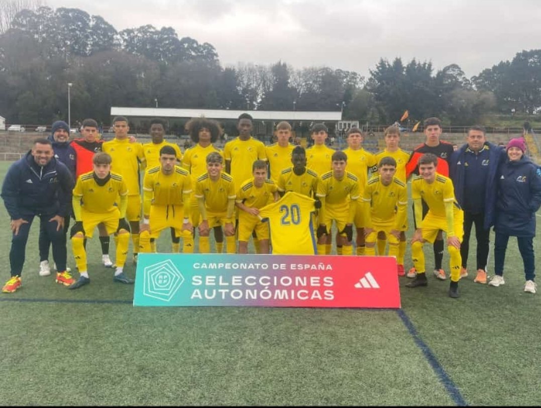🇮🇨 Muy grandes los pibes de la selección canaria cadete (sub16). Remontan ante Aragón (2-1), se acuerdan del '20' (Kirian Rguez) y vuelven a dejar el nivel del futbolista canario muy arriba...

Por cierto, ya lo he comentado varias veces, pero q buen entrenador es <a href="/SergioAlonsoMA/">Sergio Alonso M.</a>