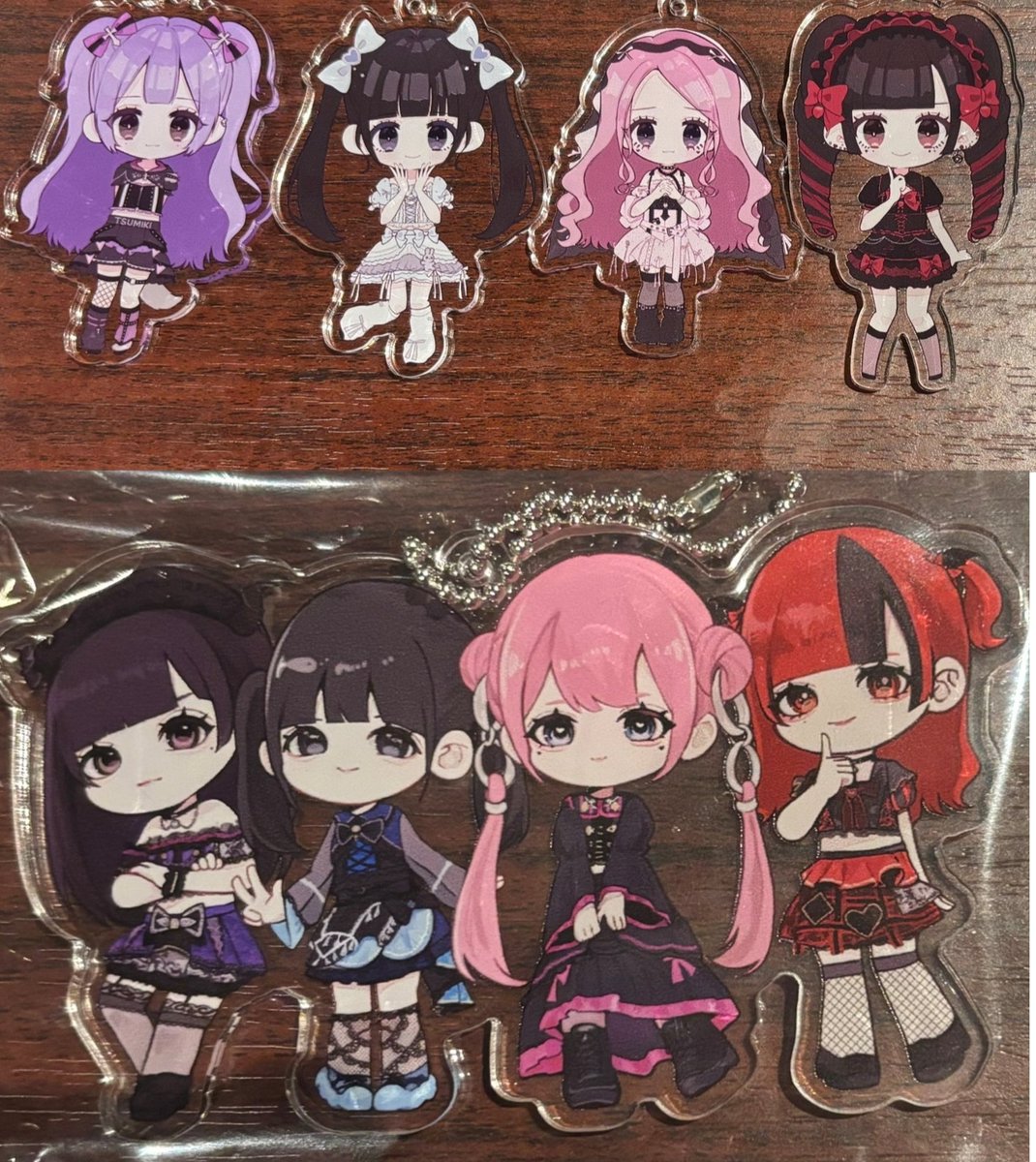 gagapiero_27's tweet photo. メンバーにプレゼントした寄せ書きの旗、非公式のイラストパーカー、アクキー2種、ぬいぐるみ(手作り)となります！
皆様本当にご協力ありがとうございました！
ガガ��エロお疲れ様でした🤡 https://t.co/4vMiq9DyX5